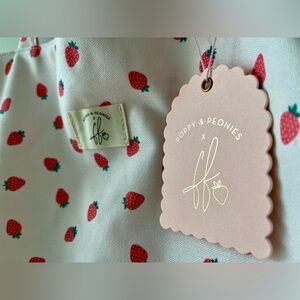 Poppy & Peonies Market tote in wild strawberry print